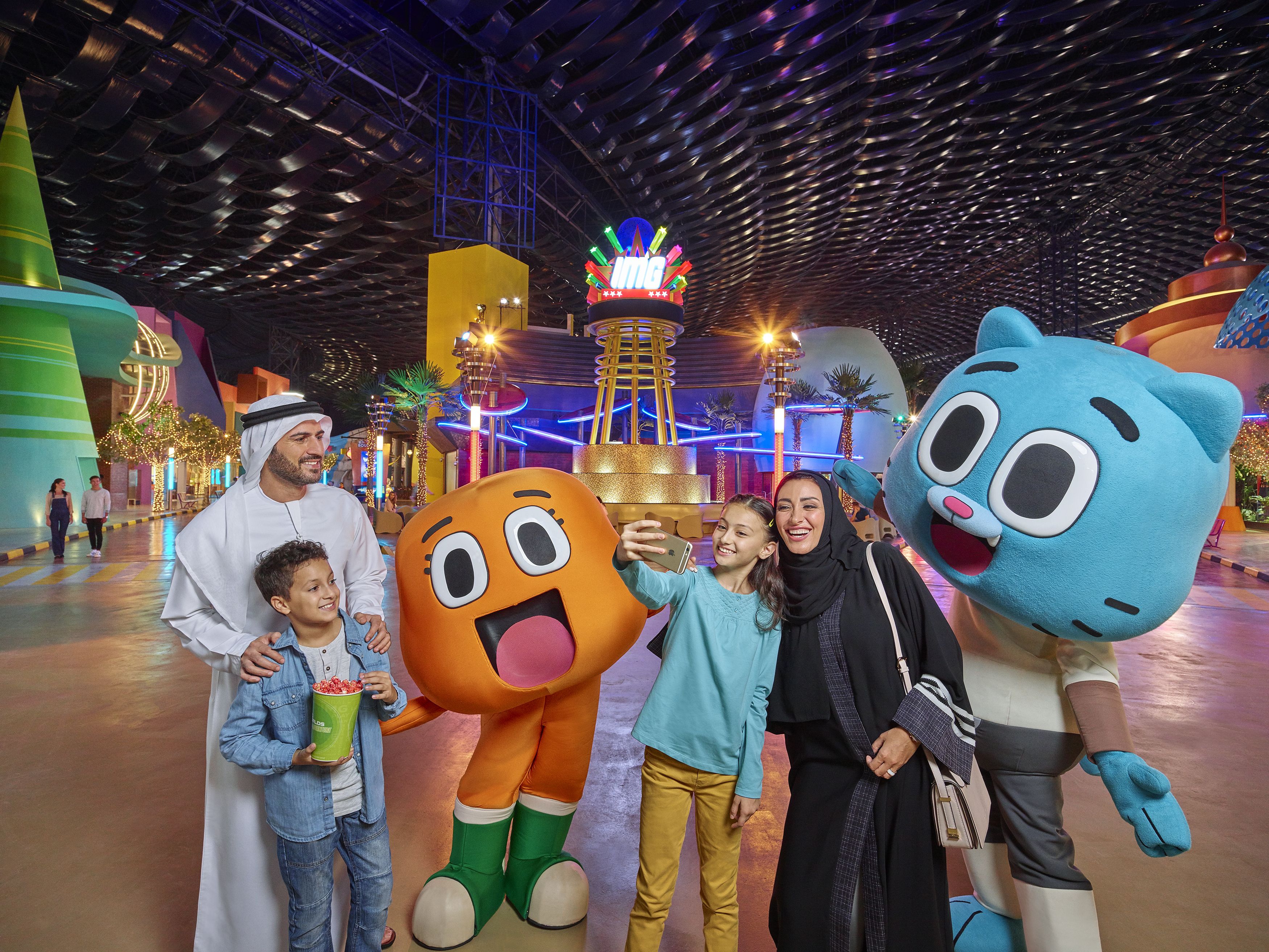 Развлечений находится. World of Adventure Дубай. Юниверсал парк Дубай. Горки парк. Парк в Дубае с мультяшными персонажами.